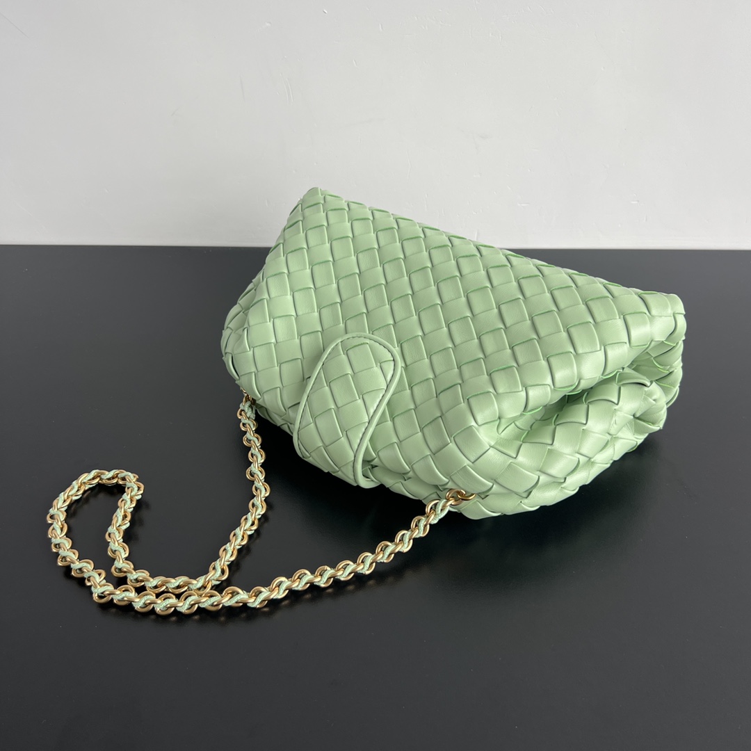 Teen Lauren 1980 Padded Intrecciato Leather Clutch With Chain Light Green